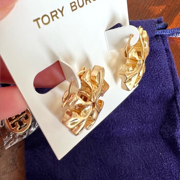 NEW Tory Burch Roxanne Logo Hidden Latch Drop Earrings in 18K Gold Plated - Picture 4 of 6
